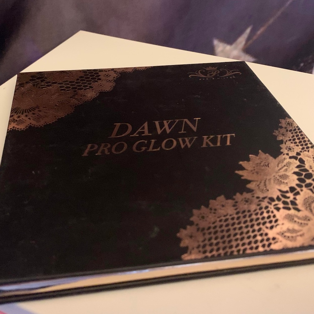 Paris Hilton Glow kit